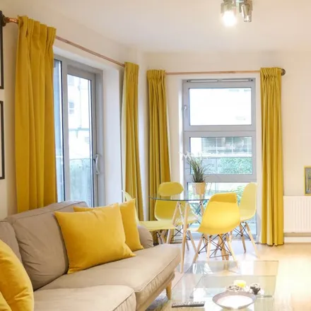 Rent this 2 bed apartment on North Circular Road in London, E18 2JU