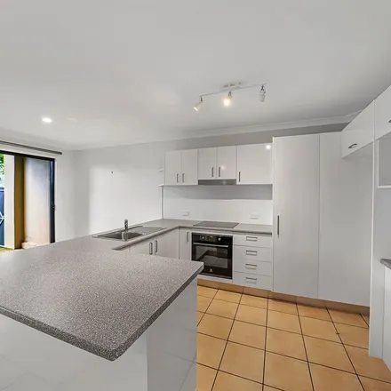 Image 2 - Santa Isobel Boulevard, Pacific Pines QLD 4212, Australia - Apartment for rent