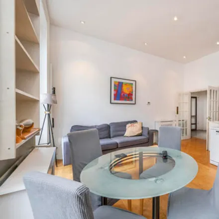 Buy this 1 bed townhouse on Glendale Hyde Park Hotel in 8 Devonshire Terrace, London
