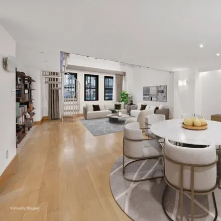 Image 5 - 235 East 49th Street, New York, NY 10022, USA - Townhouse for sale