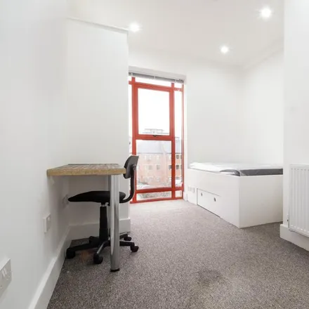 Image 1 - Southern Court, 8 South Street, Katesgrove, Reading, RG1 4QS, United Kingdom - Room for rent