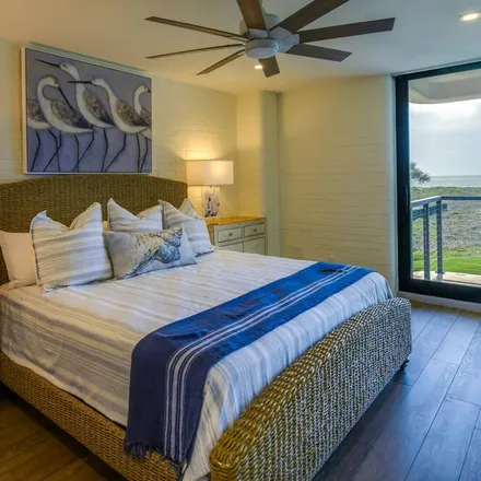 Rent this 3 bed condo on Port Aransas in TX, 78373