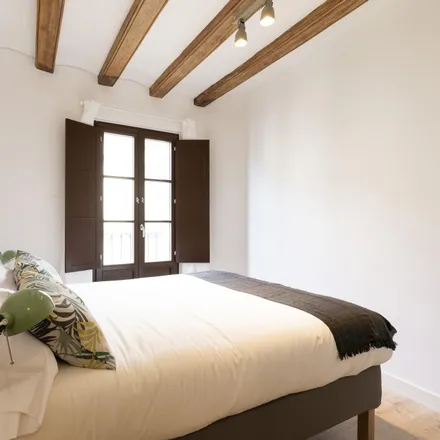 Rent this 3 bed apartment on Bar BJ 100 frankfurt in Carrer de Joaquín Costa, 08001 Barcelona