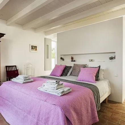 Rent this 4 bed house on 8100-099 Distrito de Évora