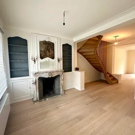 Rent this 3 bed apartment on Avenue Antoine-Joseph Slegers - Antoine-Joseph Slegerslaan 374 in 1200 Woluwe-Saint-Lambert - Sint-Lambrechts-Woluwe, Belgium