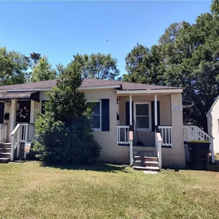 Buy this 4 bed duplex on 1227 East 55th Street in Savannah, GA 31404