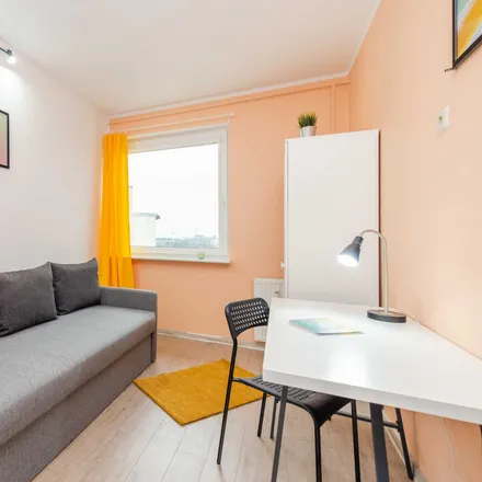 Rent this 3 bed room on Rybacka 1 in 80-340 Gdańsk, Poland