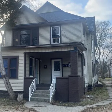 Buy this studio house on Marquette Avenue in Muskegon, MI 49442