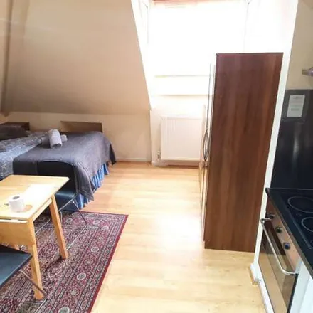 Image 5 - 53 Brondesbury Road, London, NW6 6BX, United Kingdom - Apartment for rent