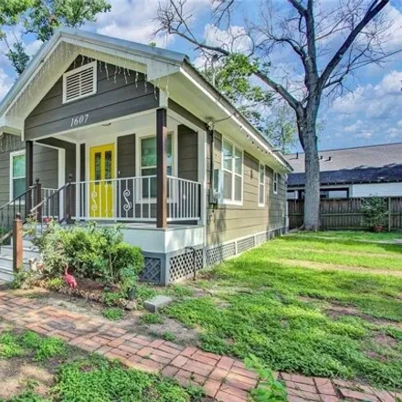 Buy this 2 bed house on 1682 Sylvester Road in Houston, TX 77009
