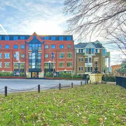 Buy this 1 bed apartment on London Road in Camberley, GU15 3EY