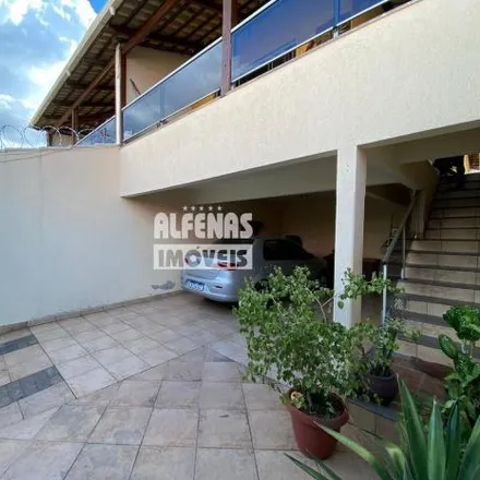 Buy this 3 bed house on Rua Rio de Janeiro in Imbiruçu, Betim - MG