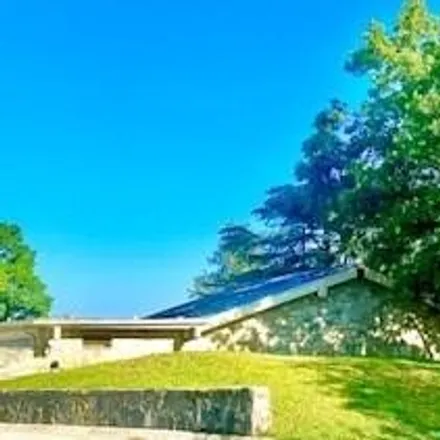 Buy this 5 bed house on 402 Highlands Drive in Kerrville, TX 78028