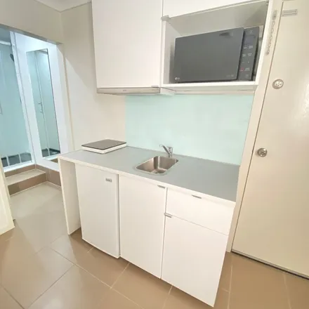 Image 5 - Zi Kebab, Orchid Avenue, Surfers Paradise QLD 4217, Australia - Apartment for rent