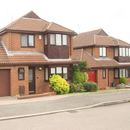 Rent this 4 bed house on Charndon Close in Luton, LU3 4DU