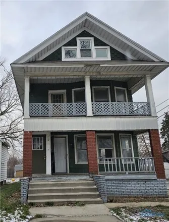 Buy this 4 bed house on 356 Troy Street in Toledo, OH 43611