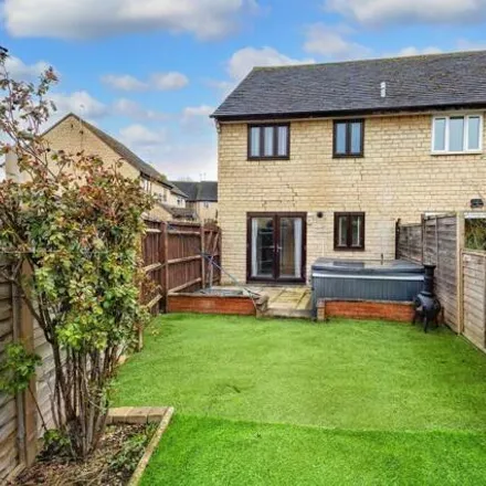 Buy this 3 bed duplex on Oxlease in Witney, OX28 3QU