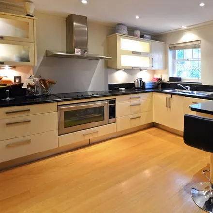 Image 5 - 1-33 Mountview Close, London, NW11 7JF, United Kingdom - Townhouse for rent