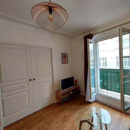 Image 5 - 18 Rue Ferdinand Flocon, 75018 Paris, France - Apartment for rent