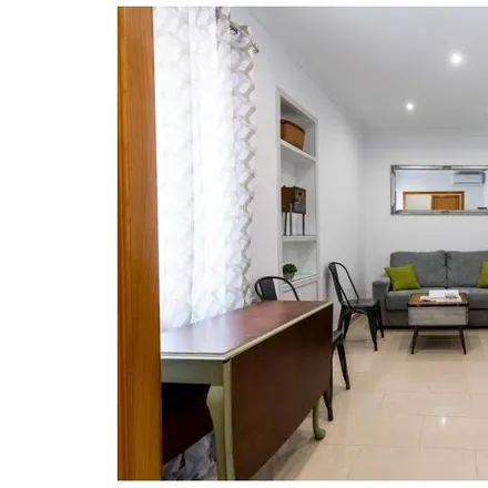 Rent this 2 bed apartment on Mapfre in Calle Esperanza de Triana, 55