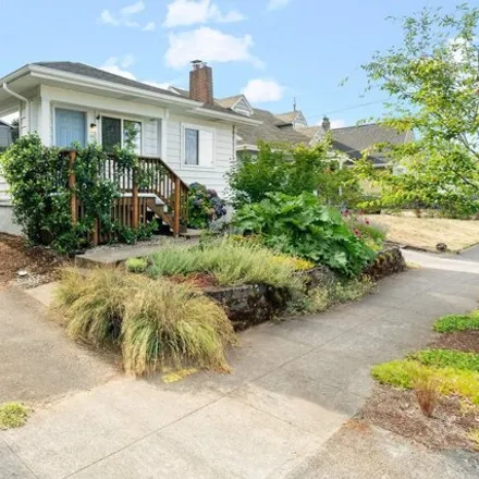 Buy this 2 bed house on 43 SE 81st Ave in Portland, Oregon