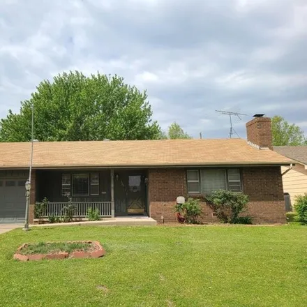Buy this 3 bed house on 674 High Drive in Wellington, KS 67152