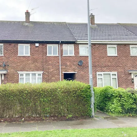 Rent this 3 bed townhouse on Verney Way in Longton, ST3 3LT