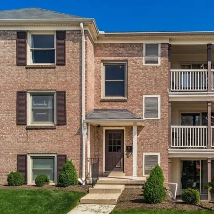 Buy this 1 bed condo on 868 Chatham Lane in Columbus, OH 43221