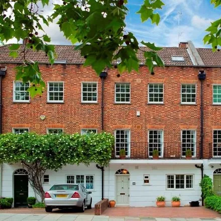 Rent this 4 bed townhouse on 31A Marlborough Place in London, NW8 0PX