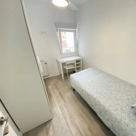 Rent this 4 bed room on Calle de Encarnación Oviol in 28021 Madrid, Spain