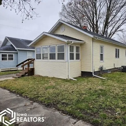 Buy this 3 bed house on 2910 Avenue I in Fort Madison, IA 52627