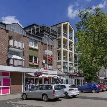 Rent this 2 bed apartment on Hohenzollernplatz 2 in 47167 Duisburg, Germany
