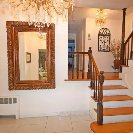Rent this 5 bed apartment on 7 Pont Street in Village of Thomaston, North Hempstead