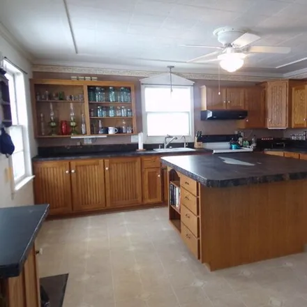 Image 9 - 527 East Maple Street, Parkston, SD 57366, USA - House for sale