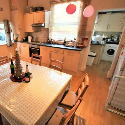 Rent this 6 bed townhouse on 2-16 Granby Road in Leeds, LS6 3BB