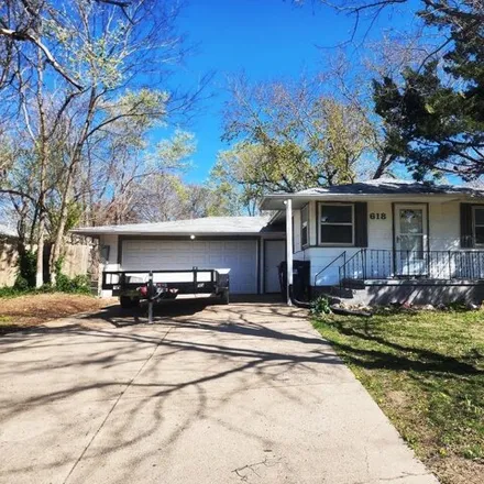 Buy this 2 bed house on 668 West 11th Street in Newton, KS 67114