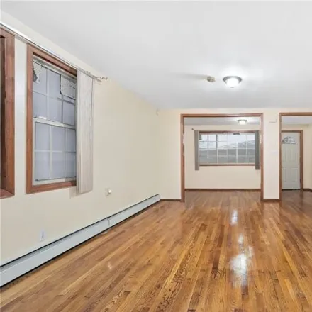 Image 4 - 1209 East 94th Street, New York, NY 11236, USA - House for sale