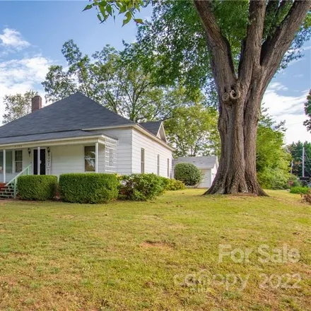 Buy this 3 bed house on 2103 North Thomas Avenue in Newton, NC 28658