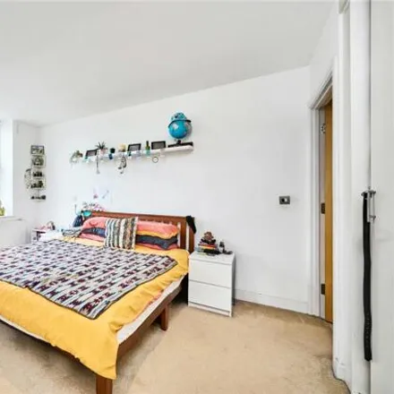 Image 2 - Latitude Apartments, Clapham Common South Side, London, SW4 9DY, United Kingdom - Room for rent