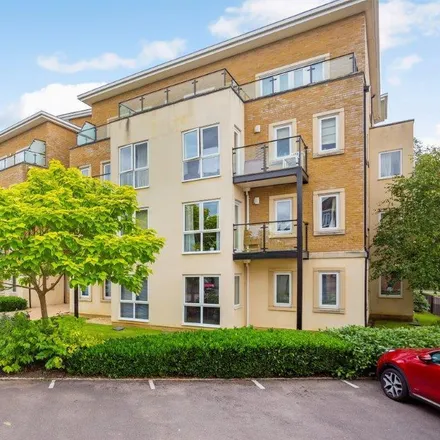 Rent this 3 bed apartment on Lark Hill in Oxford, OX2 7DR