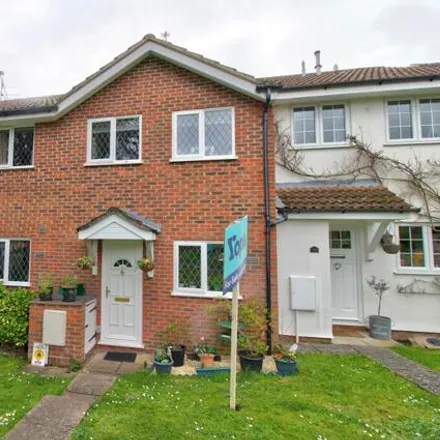 Buy this 2 bed townhouse on Ivy Drive in Lightwater, GU18 5YY