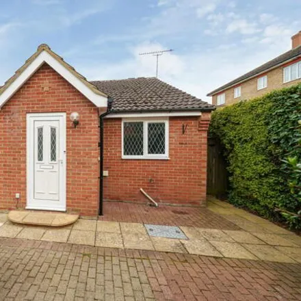 Image 1 - The Hawthorns, Henlow, SG16 6BW, United Kingdom - House for sale