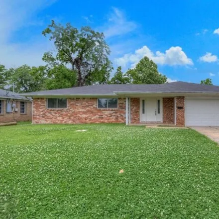 Buy this 3 bed house on 2589 Belmont Boulevard in Green Acres, Bossier City