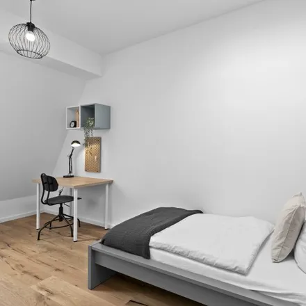 Rent this 5 bed room on Turiner Straße 4 in 13347 Berlin, Germany