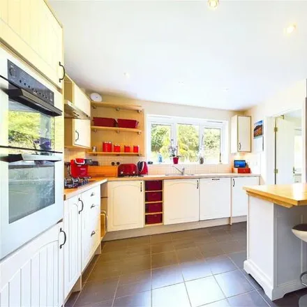 Image 4 - Valley Gardens, Worthing, BN14 0AQ, United Kingdom - House for sale