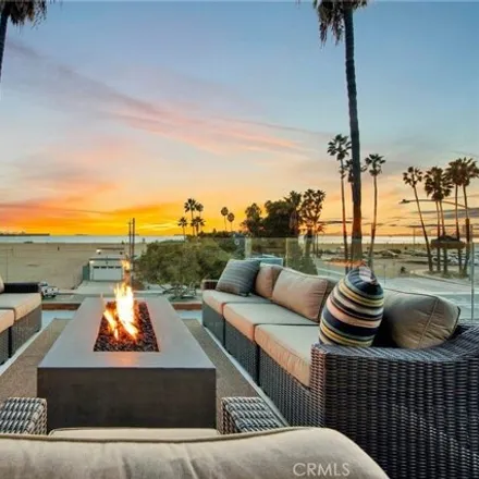 Image 1 - 5121 E Ocean Blvd, Long Beach, California, 90803 - Apartment for sale
