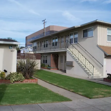 Rent this 1 bed apartment on 1445 9th Street in Santa Monica, CA 90402