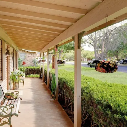 Image 4 - 606 South Bowie Street, Fredericksburg, TX 78624, USA - House for sale