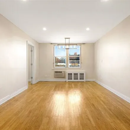 Image 5 - 67-41 Burns Street, New York, NY 11375, USA - Apartment for rent