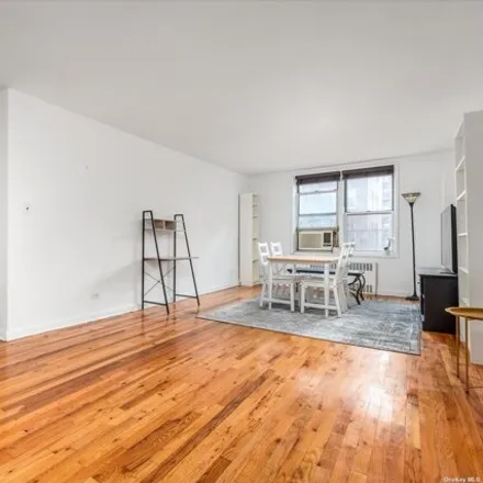 Image 4 - 67-30 Clyde Street, New York, NY 11375, USA - Apartment for sale